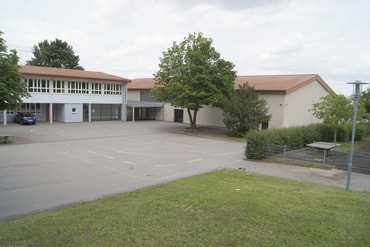 Grundschule und Blankenhornhalle in Eibensbach