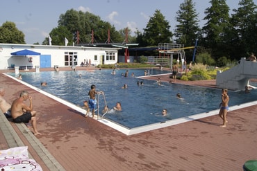 Der Schwimmerbereich im Freibad
