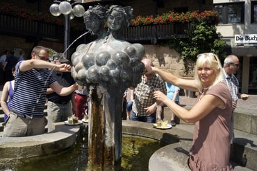 Der Weinbrunnen im Deutschen Hof