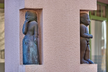 Objekt Nr. 18: Joachim Schmettau, Figurengruppe Sandstein, Bronze 1982/83