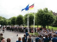 Flaggenparade in Auneau