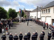 Flaggenparade in Auneau